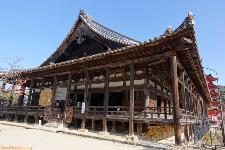 The entrance to Senjokaku Hall